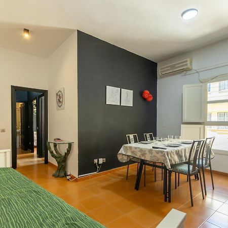 Conde Center Premium Suites, Free Parking Севиля Екстериор снимка