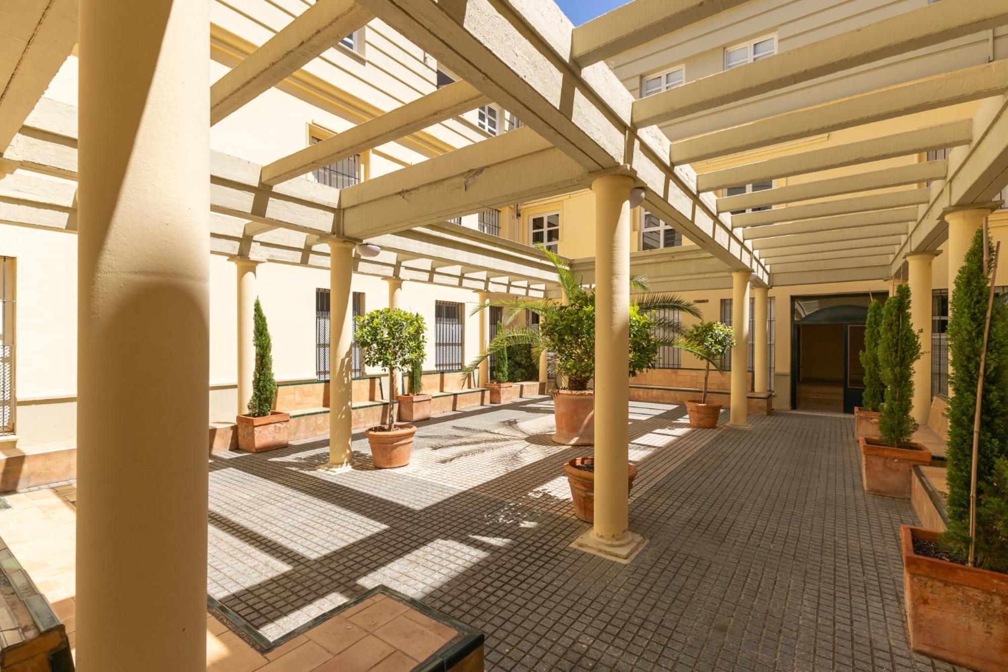 Conde Center Premium Suites, Free Parking Севиля Екстериор снимка